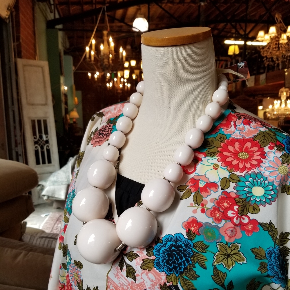 🤍🏳️‍"White Dottie" Massive Resin Necklace w/Silvertone Accents Statement Piece